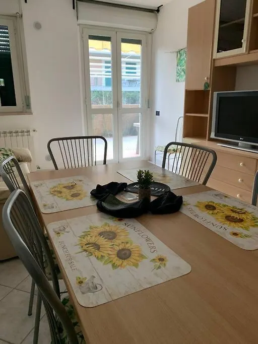 Appartamento Tranquillo Con Patio E Piscina La Caduta 0*,  Italia
